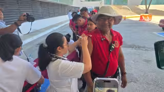 Bomberos de Campeche se suman a jornada de vacunación preventiva