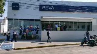 Los hombres armados huyeron del BBVA luego de despojar a los contratistas del dinero en efectivo