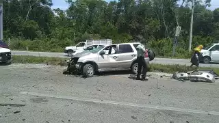La camioneta responsable del accidente chocó contra un taxi y un auto compacto en la carretera federal 307