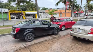 Accidente en Insurgentes deja solo daños materiales