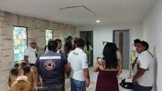 Los turistas fueron auxiliados por las autoridades y bomberos