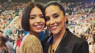 Ángela Aguilar se ha apoyado mucho en su madre, quien la mantiene con los pies en el piso. Foto: Especial