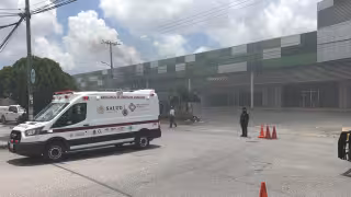 Un incendio en la Plaza Mis Héroes movilizó a corporaciones de emergencia de los tres niveles de gobierno.