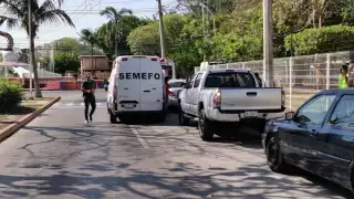 Un hombre de la tercera edad fue encontrado sin vida dentro de su camioneta en la colonia Benito Juárez
