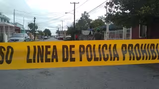 Elementos policiales acordonaron el área cuatro cuadras a la redonda del lugar para evitar se contamine la zona de los hechos