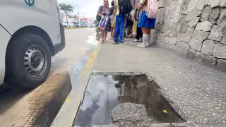 El mal olor de las aguas genera molestia entre los vecinos