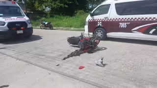 Camioneta invade paso y provoca accidente en Campeche