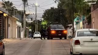 Enfrentamiento a balazos en zona residencial genera fuerte movilización policial en Playa del Carmen