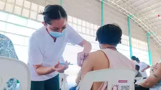 Médicos acusan a la desinformación por la poca afluencia de jóvenes a vacunarse en Ciudad del Carmen