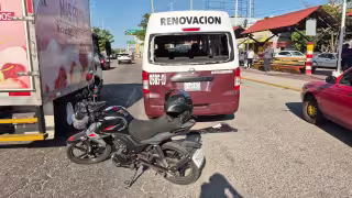 Motociclista no frena y termina estrellándose contra combi en la 23 de Julio