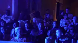 Las personas llegan para poder conocer la cartelera del Carnaval de Campeche