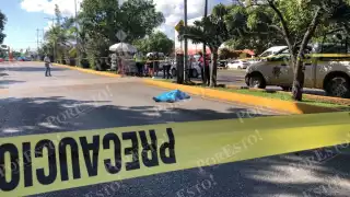 El conductor abandonó el autobús sobre la avenida Chichen Itzá, pero no fue detenido
