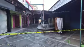 El cuerpo de Manuelito fue abandonado entre los pasillos del mercado de champotón; los pobladores exigen justicia por este crimen.