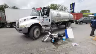 Pipa del Smapac atropella a motorepartidor en Ciudad del Carmen