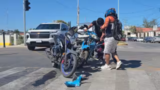 Impacto entre motos deja dos lesionados leves en Santa Lucía