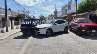 Una carromoto repartidora de agua y tres camionetas chocaron en la colonia Héctor Pérez Martínez.