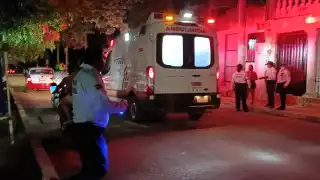 Al lugar arribaron elementos de la Cruz Roja para dar atención a la mujer