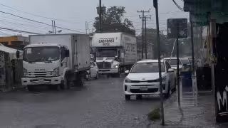 Intensa lluvia provoca estragos en Playa del Carmen