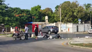 Apagón deja caos vial en el Poniente de Mérida; vecinos toman las calles