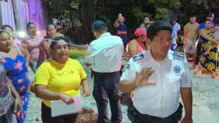 No deciden a quién pertenece el predio y por más barreras que pongan el pleito sigue