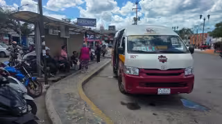 Advierten sanciones por tarifas no autorizadas en combis de Campeche