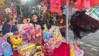 Avenida Lázaro Cárdenas dinamiza comercio con flores y detalles románticos