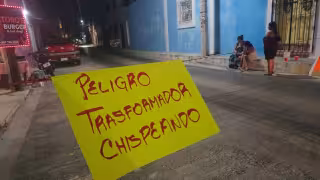 Cierran vecinos del Barrio de Guadalupe las calles por apagones relacionados con la falla de un transformador