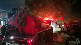 Familia logra salir a salvo de un incendio en su hogar en la Supermanzana 203 de Cancún