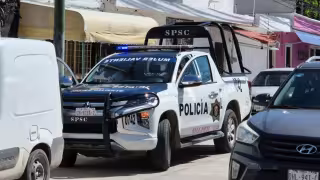 Llega como cliente y termina golpeando y robando a una mujer