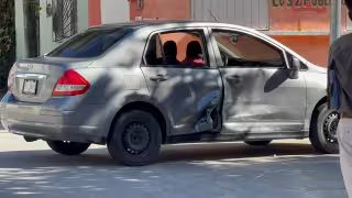 Un fuerte choque entre dos automóviles ocurrió en la colonia Tecolutla de Ciudad del Carmen.