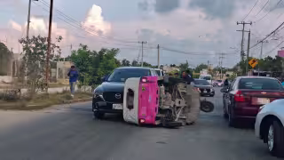 Detienen a mototaxista tras huir de un accidente en el fraccionamiento Villas Otoch en Cancún