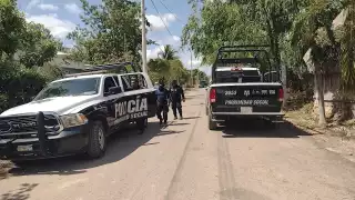 Vecinos aseguran que el comando armando disparó al menos 100 veces  contra la casa; al lugar llegaron elementos de la policía 