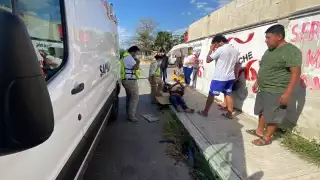 Motociclista mal herido al chocar de frente