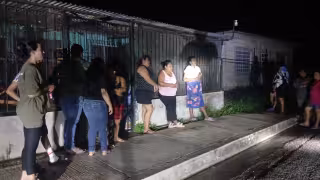 ¡Explotan contra la CFE! Nuevo apagón en Escárcega deja electrodomésticos dañados y vecinos amenazan con plantón