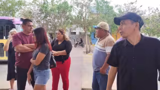 Los padres de familia manifestaron su molestia por la situación.