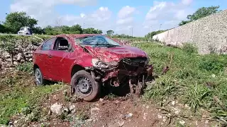 Choque entre dos autos por explosión de neumático termina con daños materiales en Mérida