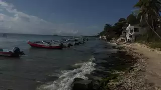 Sin aguinaldo ni prestaciones, trabajadores del mar resisten la temporada baja