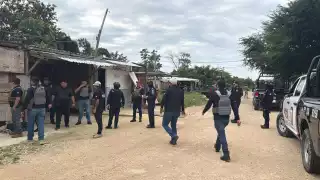 Autoridades municipales acompañaron a la Fiscalía en la diligencia para recuperar una calle considerada propiedad municipal