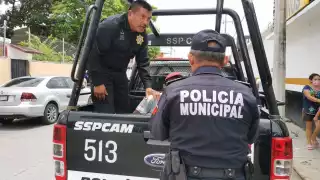 El hombre fue detenido después de intentar golpear a otro sujeto