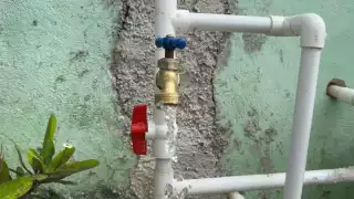 Agua potable continúa llegando a los domicilios con partículas de tierra en Playa del Carmen