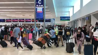El aeropuerto lucía repleto de pasajeros