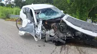 Automóvil sale de la carretera en Escárcega-Champotón; conductor atendido por SAMU