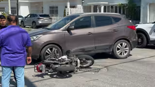 Una pareja resultó lesionada en un accidente de tránsito.