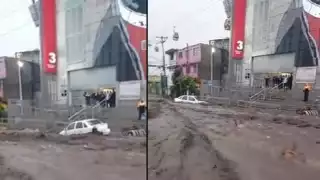 El agua arrastró varios autos en el municipio