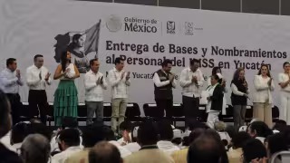 Zoé Robledo encabeza la entrega de 124 nuevas bases para trabajadores del IMSS Yucatán