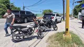 Accidente entre motocicletas deja joven lesionada en Carmen