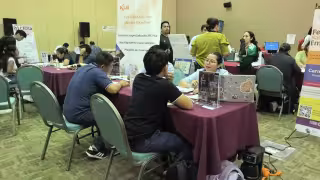Profesionistas y técnicos de Ciudad del Carmen denunciaron bajos salarios y excesivos requisitos para conseguir empleo.