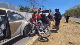 Pareja de adultos mayores resulta lesionada en accidente en Santa Ana.