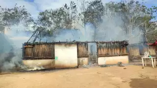 La casa fue consumida casi en su totalidad por el fuego en Sucopó