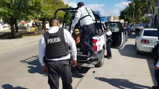 El hombre agredió a los policías durante su detención